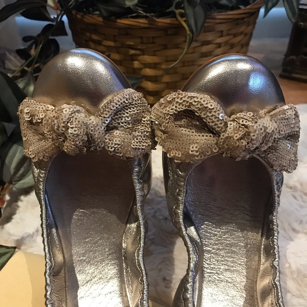 Louis Vuitton Metallic Leather Amulet Flats - Picture 3 of 15